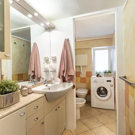 Loft A 50 Mt Dal Mare Con Parcheggio E Terrazzo Apartman