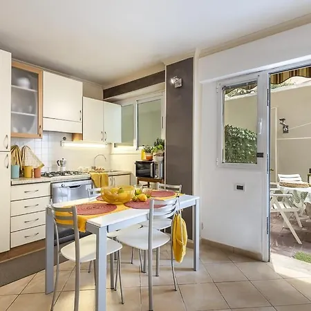 Loft A 50 Mt Dal Mare Con Parcheggio E Terrazzo Apartman